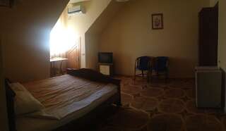 Отель Laguna Hotel Уреки Двухместный номер с 1 кроватью или 2 отдельными кроватями-1